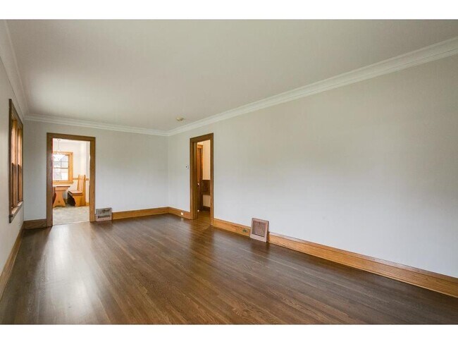 Foto del edificio - 4336 Bloomington Ave