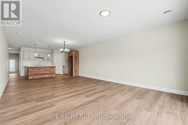 Photo du bâtiment - 440 Falcon Ln