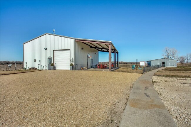 Foto del edificio - 3 Bed 3 Bath on 5 Acres in Pilot Point