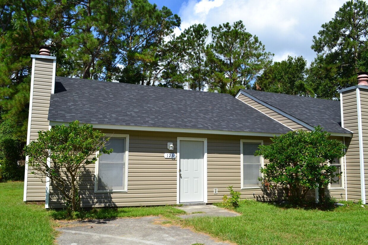 Foto principal - 124-126 Corey Circle
