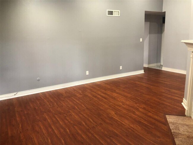 Foto del edificio - 3100 Walnut Bend Ln