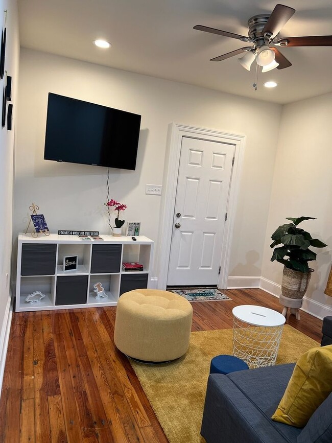 Foto del edificio - Charming 1BR Duplex in New Orleans