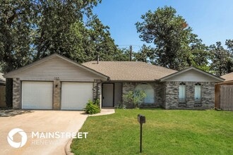 Building Photo - 720 N Markwell Ave