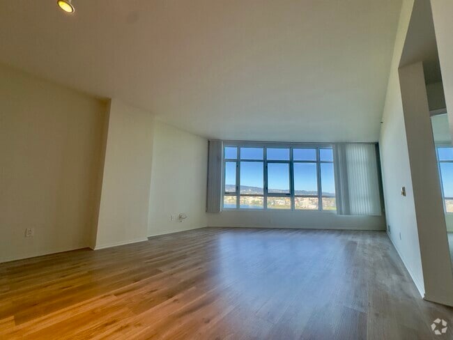 Building Photo - 1 Lakeside Dr