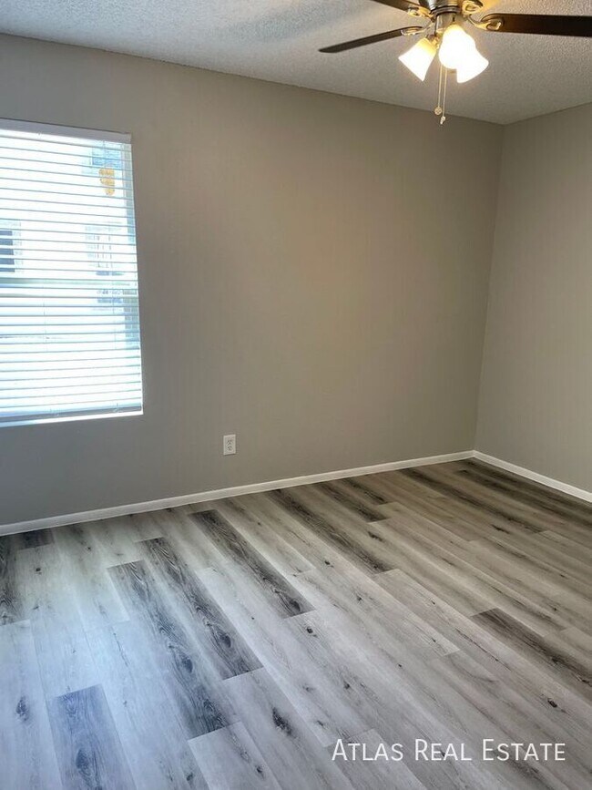Foto del edificio - 465 W Ivyglen St