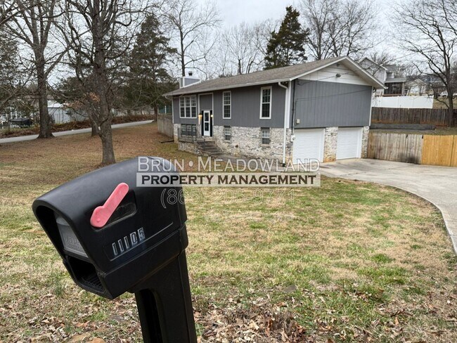 Building Photo - 11105 Lake Hills Dr