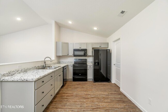 Building Photo - 7351 Green Estates Way