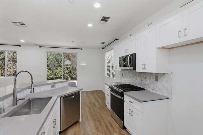Foto del edificio - Prime Riverside Location Near La Sierra University + Community Amenities