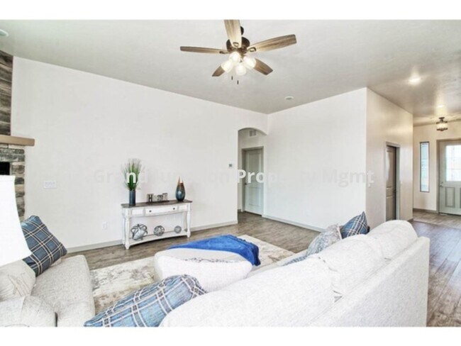 Building Photo - NEW CONSTRUCTION!!