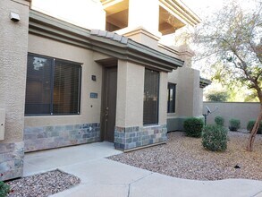 Building Photo - 705 W Queen Creek Rd