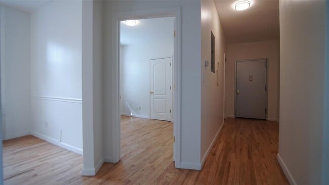 Building Photo - 174 Beechwood Ave