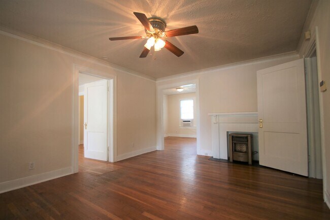 Foto del edificio - Charming 2/1 Downstairs Apartment Unit w/ ...