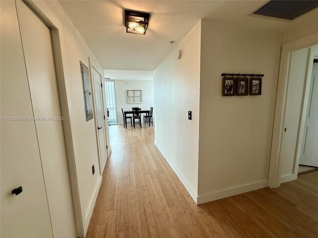 Foto del edificio - 90 SW 3rd St