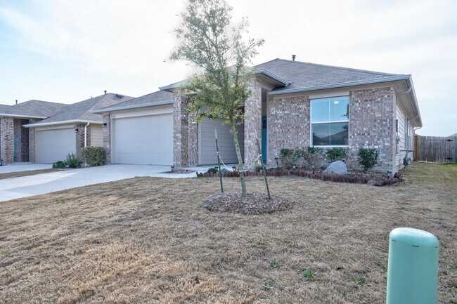 Building Photo - Charming 4/BR 2/BA One-Level Home with Spa...