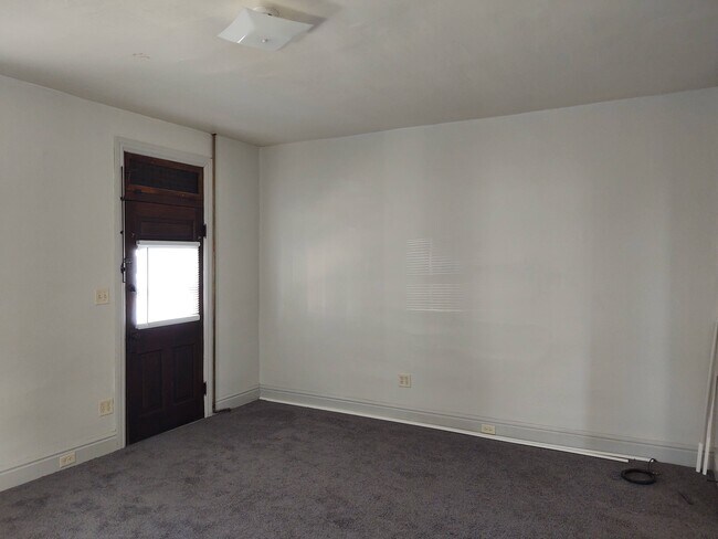 Living Room - 336 E Derry Rd