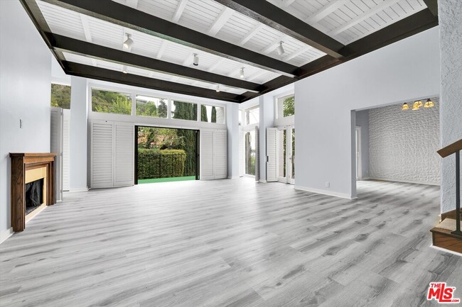 Building Photo - 1713 Queens Ct