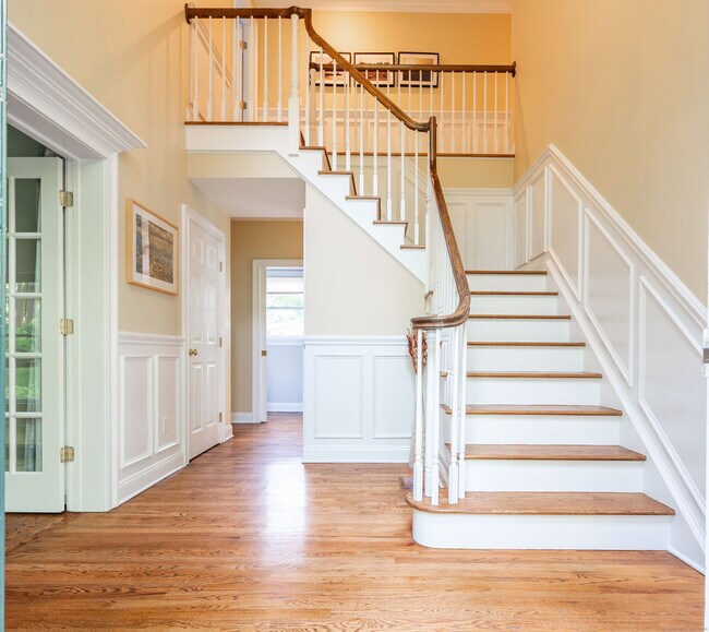 Foto del edificio - 64 Riverford Rd