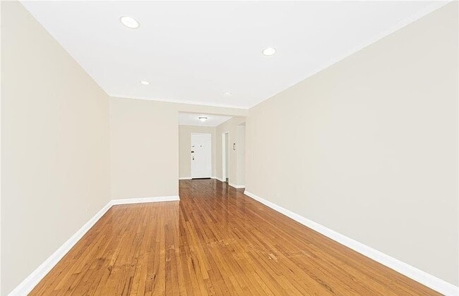 Foto del edificio - 2102 Holland Ave