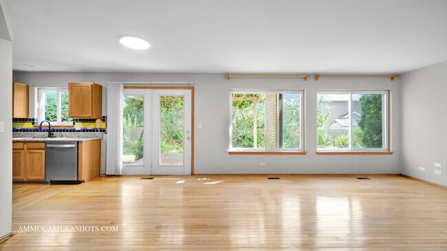 Building Photo - 1381 Burnett Dr