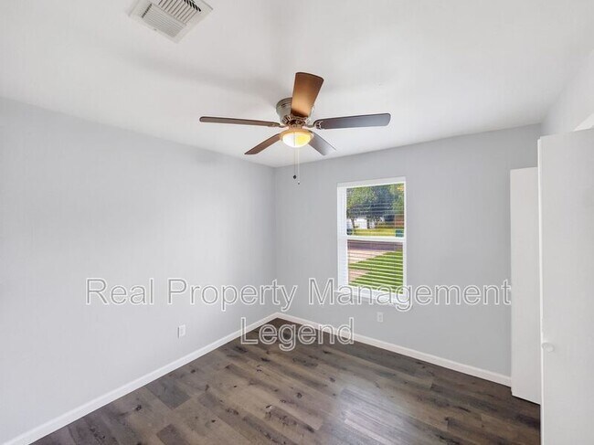 Foto del edificio - 109 N Heights Dr