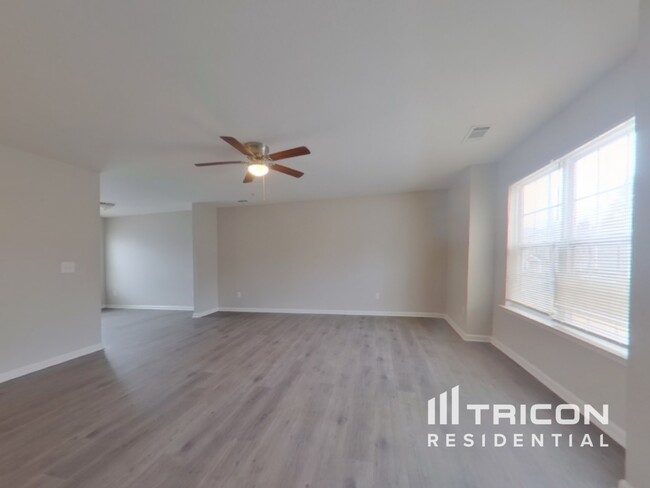 Foto del edificio - 827 Oakshire Cir