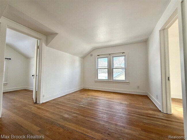 Foto del edificio - 36 E Bernhard Ave