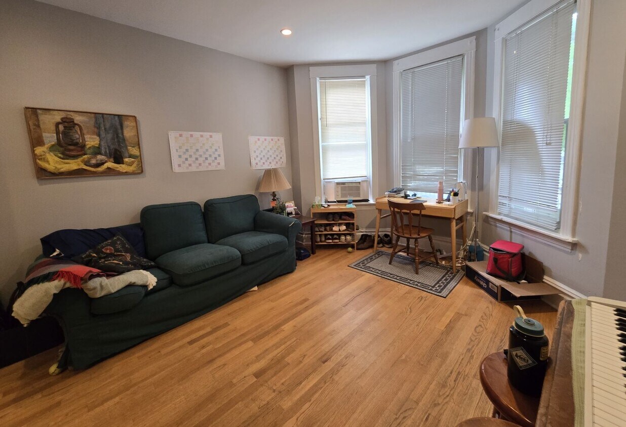 Primary Photo - 2118 W Fletcher St