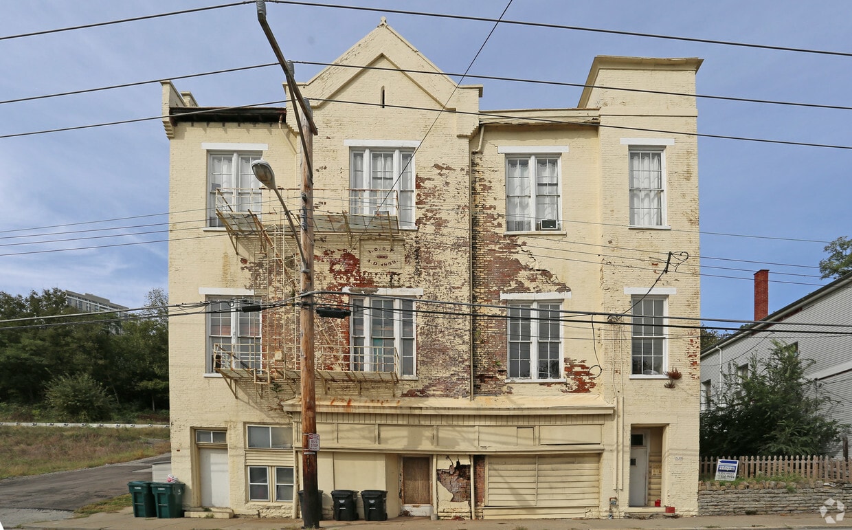 Building Photo - 2100 Riverside Dr