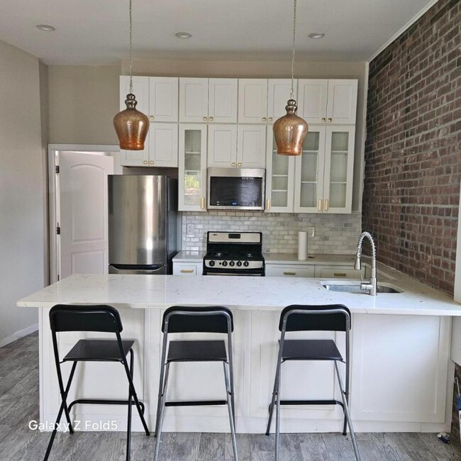 Building Photo - 2 bedroom in Brooklyn NY 11231