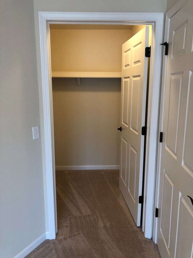Foto del edificio - 8290 Promenade Cir
