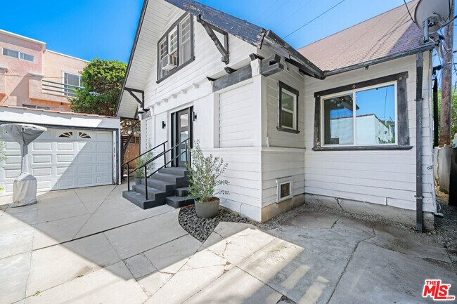 Foto del edificio - 1246 N Formosa Ave