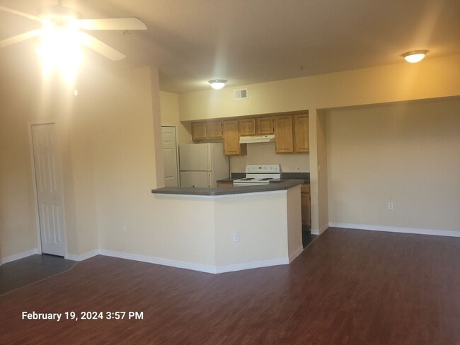 Building Photo - Spectacular 1BR/1BA Condo in the heart of ...
