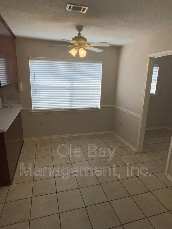 Building Photo - 613 Vaughn Dr N