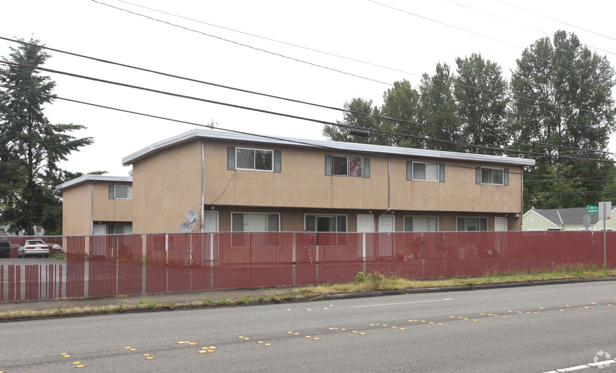 703 Woodford Ave, Kent, WA 98031 Apartments in Kent, WA