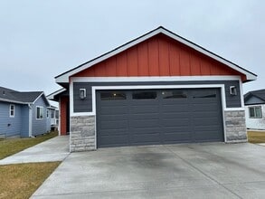 Building Photo - 123 9th Ave