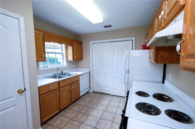 Foto del edificio - 135 Dalton Cody Dr