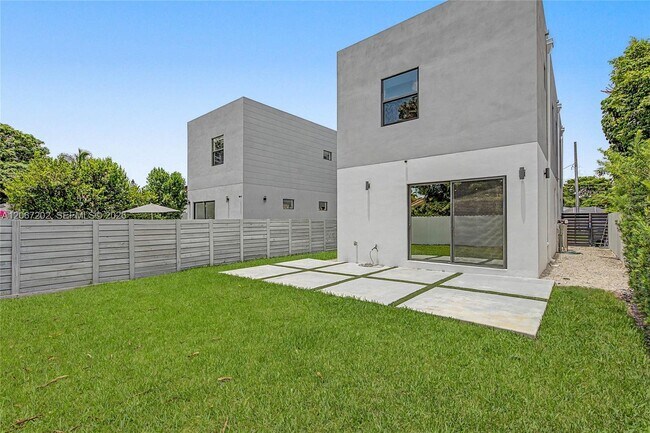 Foto del edificio - 2320 SW 14th St