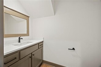 Building Photo - 1241 Mammoth St