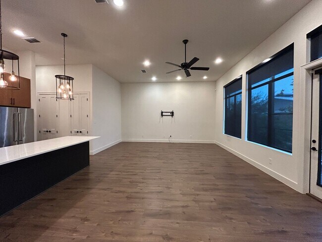 Building Photo - Town Creek CONDO! Large Balcony / Fridge, Washer, Dryer Included / Garage / NBISD