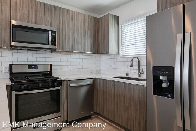 Foto del edificio - 2 br, 2 bath Apartment - 1261 N. Laurel Av...