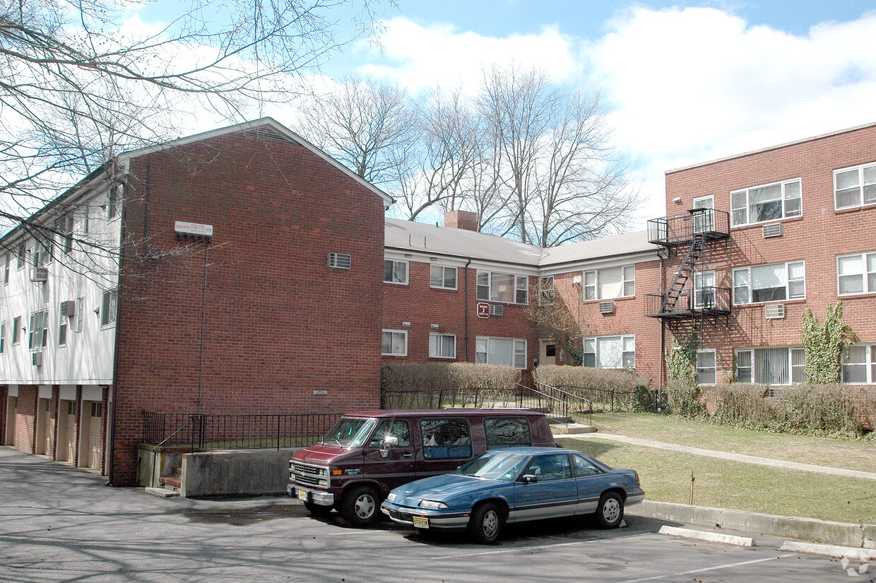 Building Photo - 67 Elmore Ave