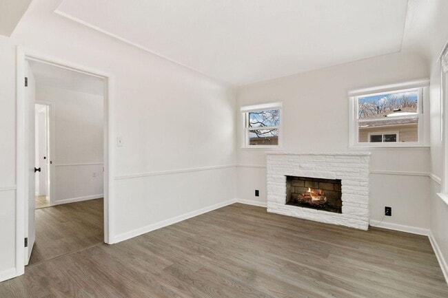 Building Photo - Charming Lake Loveland Ranch - Cozy Comfor...