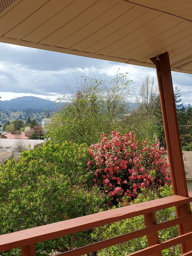Building Photo - Lovely East Bremerton Property with a VIEW!!