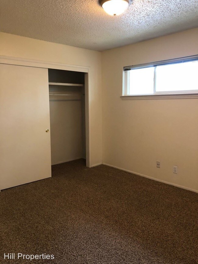 Foto del edificio - 2 br, 1 bath Room For Rent - 349 Oak Street