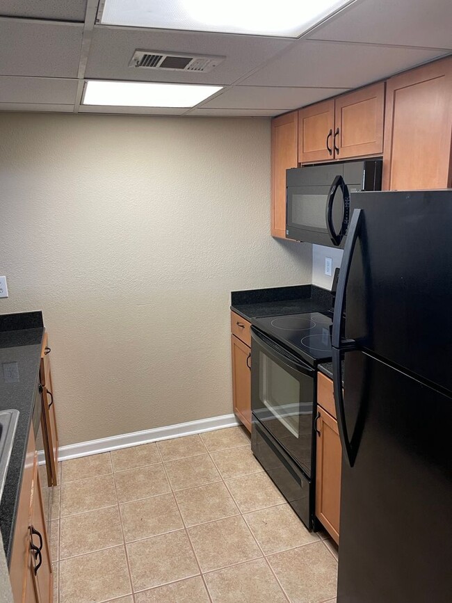Building Photo - 2-bedroom condo in Oak Glen Marina