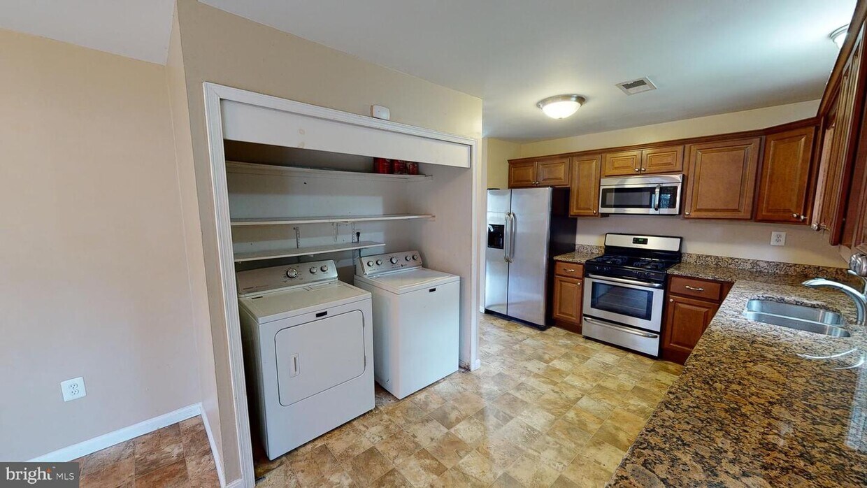 Foto principal - 824 Roxbury Ct
