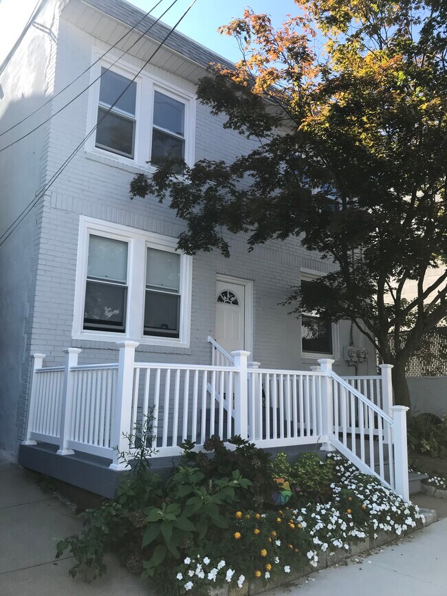 Building Photo - 533-2 Gerhard St