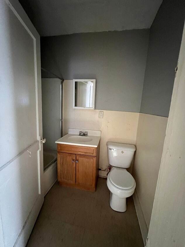 Building Photo - 118 E 12th Ave