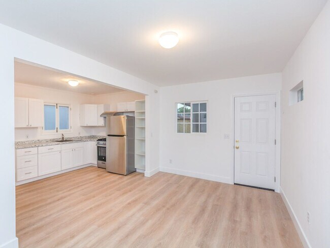 Building Photo - 1705 32nd St