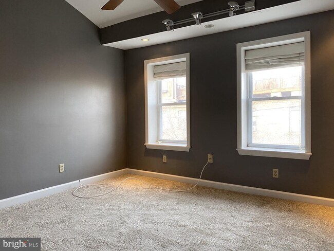 Foto del edificio - 411 E Cross St